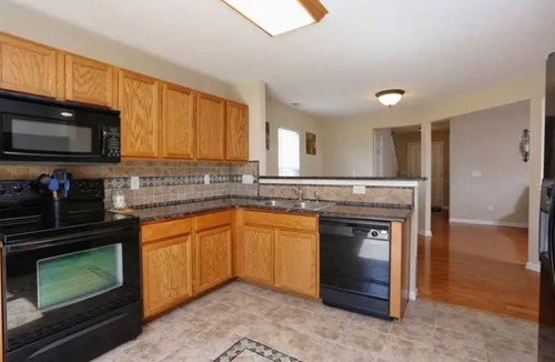 Creedmoor House | Furnished Rooms in Spacious 4-Bed,2.5 Bath, 2,100 sq.Ft Home in Creedmoor.