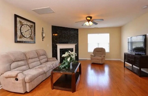 Creedmoor House | Furnished Rooms in Spacious 4-Bed,2.5 Bath, 2,100 sq.Ft Home in Creedmoor.