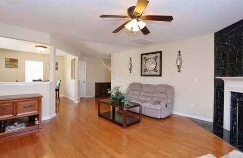 Creedmoor House | Furnished Rooms in Spacious 4-Bed,2.5 Bath, 2,100 sq.Ft Home in Creedmoor.