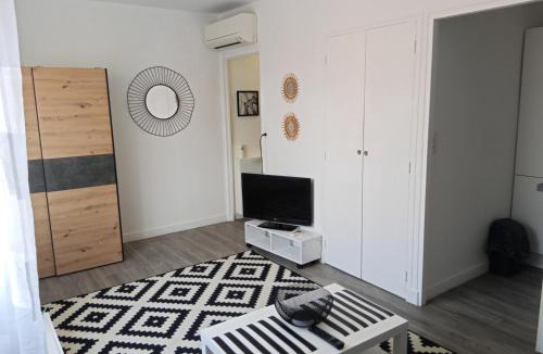 Le Pontet Apartment | Furnished studio, 5 min Avignon, Pontet center