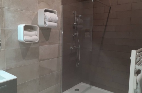 Les Tourrettes Apartment | Furnished studio* with swimming pool, Montélimar Nord freeway exit