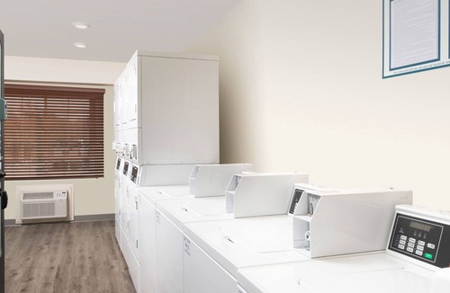 Greenwich Apartment | Furnished Studio in North Wichita