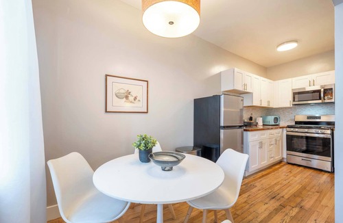 East Hollywood Apartment | Furnished Studio in Silver Lake w/Parking