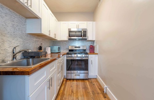 East Hollywood Apartment | Furnished Studio in Silver Lake w/Parking