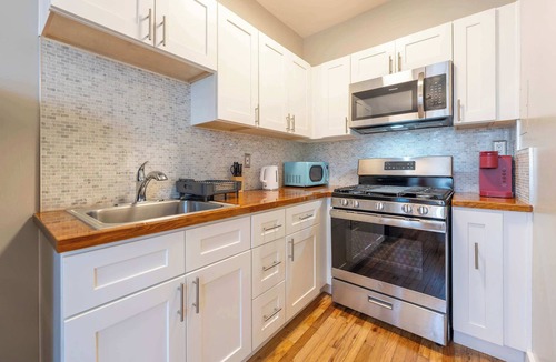 East Hollywood Apartment | Furnished Studio in Silver Lake w/Parking