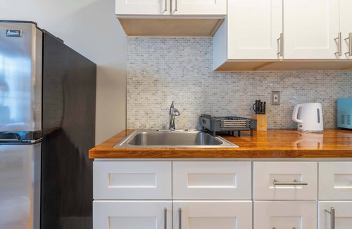 East Hollywood Apartment | Furnished Studio in Silver Lake w/Parking