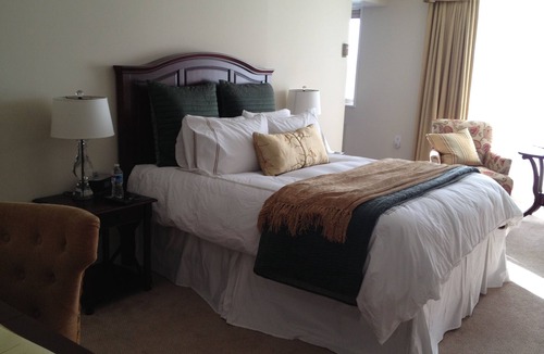 West End Condo | Furnished Studio Includes High Speed Internet WIFI Utilities 1,850 Per Month