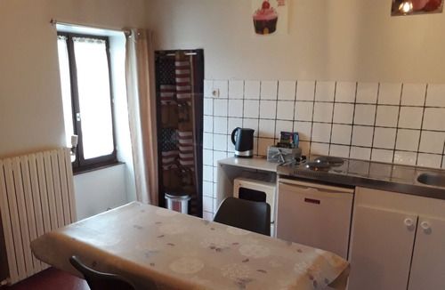 Mauleon Apartment | Furnished studio independent entrance