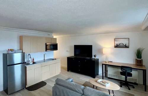 Downtown Baltimore Apartment | Furnished Studio – Indoor Pool 2 Blocks from UMMC