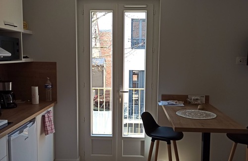 Quartier de France Apartment | Furnished studio "Les Sources