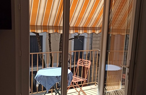 Quartier de France Apartment | Furnished studio "Les Sources