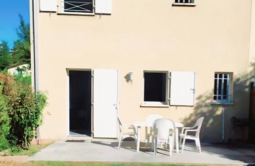 Angouleme House | Furnished townhouses