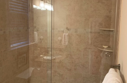 Northeast Virginia Beach Condo | Furnished Winter Rental; Walk to beach; Ground floor condo;