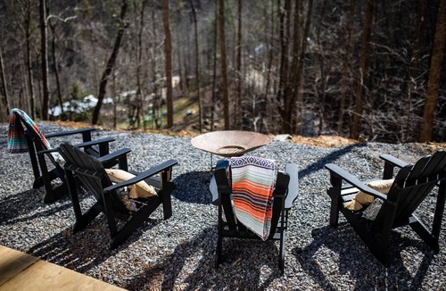 Cosby RV Rental | ➡️🛣️ Further up the Road Large Glamping Dome with Hot Tub, Fire Pit and Grill