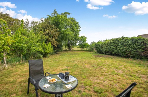 Hopton House | Furtherfield - Two Bedroom House, Sleeps 3