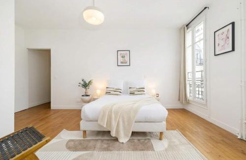 Faubourg-du-Roule Apartment | FurtiveStay - Champs Elysées - St Honore