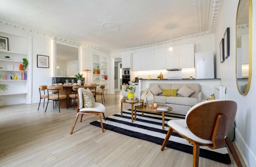 Quartier du Mail Apartment | FurtiveStay - Sentier - 30 Jeuneurs