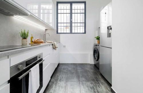 Quartier du Mail Apartment | FurtiveStay - Sentier - 5 Jeuneurs