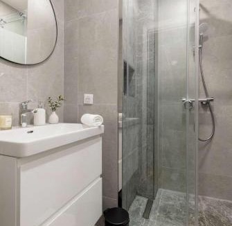 Quartier du Mail Apartment | FurtiveStay - Sentier - 5 Jeuneurs