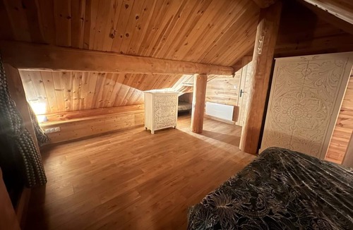 Yssingeaux House | Fuste Artisanale en Rondins