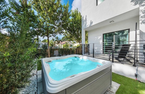Allapattah Condo | Fútbol-Themed Home with Hot Tub
