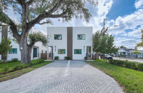 Allapattah Condo | Fútbol-Themed Home with Hot Tub