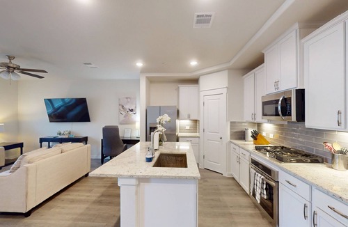 Tarrant County Apartment | FW002 – 25min to TCU Base Camp - Sleeps 6 - Free Parking