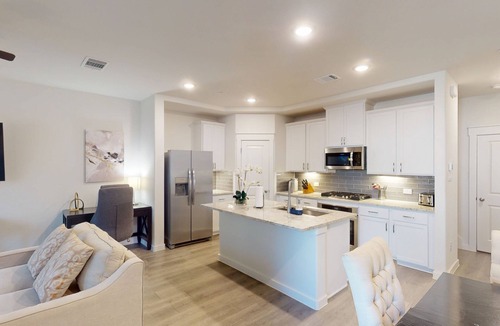 Tarrant County Apartment | FW002 – 25min to TCU Base Camp - Sleeps 6 - Free Parking
