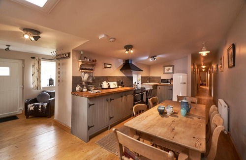 Cairndow House | Fyne Byre Cottage - Barn Conversion with Hot Tub