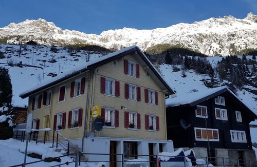 Meien House | Gästehaus Alpenglühn