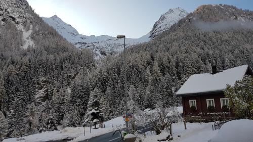 Meien House | Gästehaus Alpenglühn