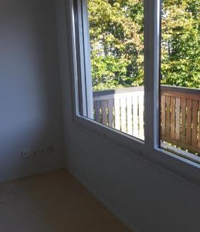 District 7 Apartment | Gästezimmer mit Gartenblick