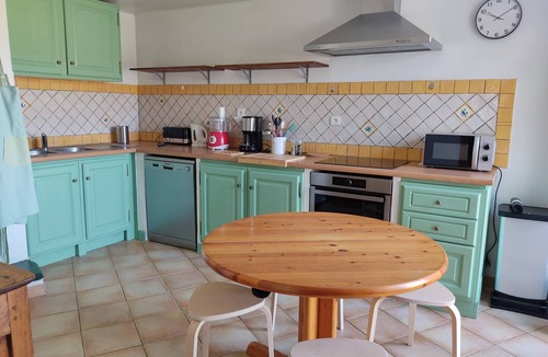 Saint-Michel-l'Observatoire House | Gîte d'Ardène, house sleeps 4, private pool, unoverlooked garden