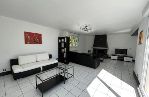 Villiers-Saint-Benoit House | Gîte à l’orée du pré