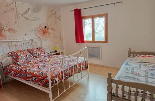 Brens House | Gîte à la campagne avec jardin et piscine
