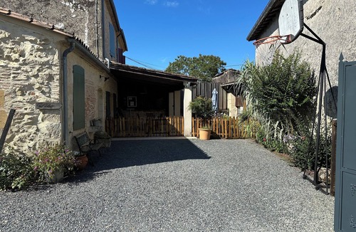 Illats House | Gîte à la Campagne