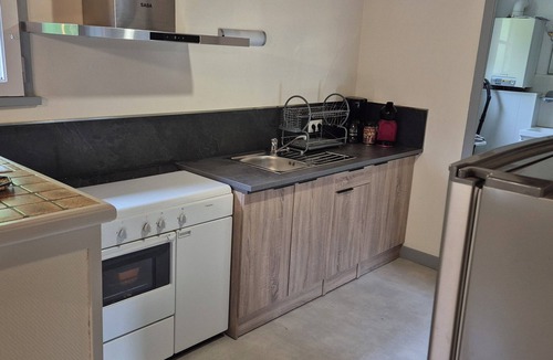 Vic-sur-Cere House | ✨Gîte à la campagne, 4 Pers. Parking✨