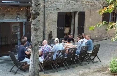 Crespin House | Gîte 'à la campagne' met gedeeld zwembad.