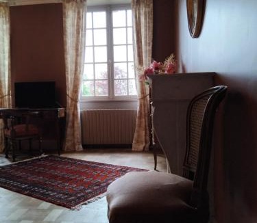 Les Aspres House | Gîte à la Moncorgerie