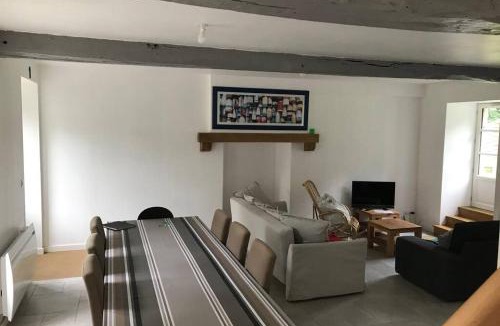 Saint-Ouen-La-Rouerie House | Gîte 10 personnes au cœur du château et de nombreux animaux