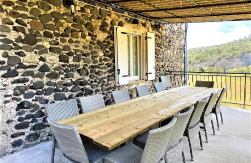 Alba-la-Romaine House | Gîte 12-14p, 5ch, 3sdb, piscine chauffée en saison, terrain de pétanque et jeux extérieurs extérieurs
