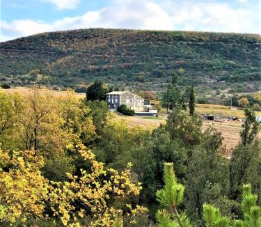 Alba-la-Romaine House | Gîte 12-14p, 5ch, 3sdb, piscine chauffée en saison, terrain de pétanque et jeux extérieurs extérieurs