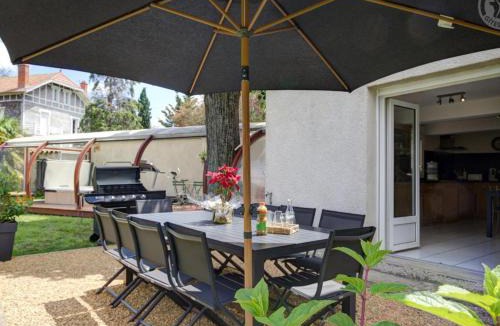 Montbrison House | Gîte 200m² avec Spa et Sauna à Montbrison - FR-1-496-309