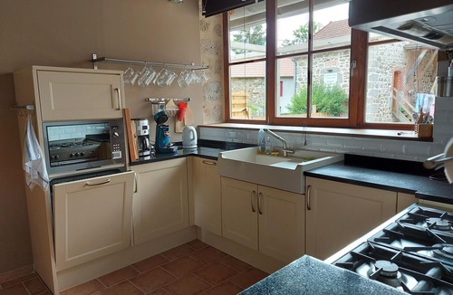 Charensat House | Gîte 25 p, swimming pool, whirlpool, fitness, sauna ⚠️Vérifiez spams⚠️