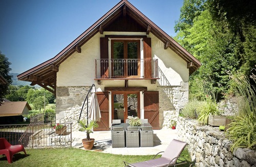 Yenne House | Gîte 3 étoiles les Lodges de la Cascade Yenne, between lakes and mountains, 6/8 pers
