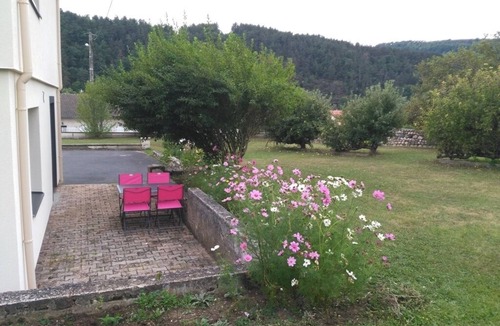Coubon Apartment | Gîte 3* 'le temps d'une pause' with swimming pool