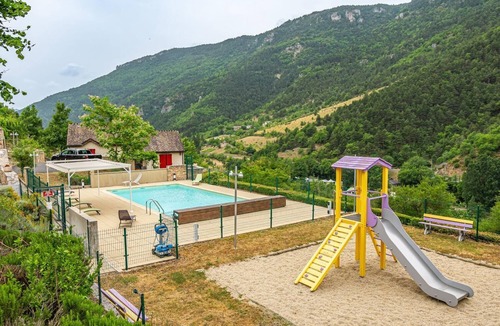 Saint-Rome-de-Dolan House | Gîte 4/6 pers. Premium Plus at Castel de la Peyre