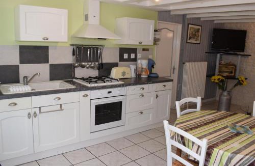 La Tour-Saint-Gelin House | Gîte 40m² au calme avec cour privée - FR-1-381-24
