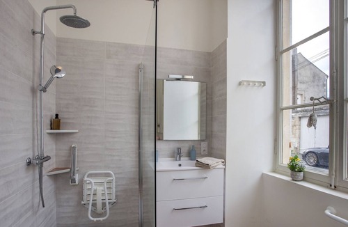 Fontenay-le-Comte Cottage | Gîte-5 étoiles-Private Bathroom-Pool view