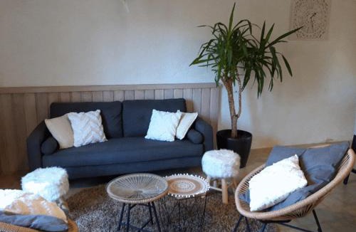 Vendoire Other | Gîte 90m² avec Terrasse pour 6 pers. - API-1-52-1119